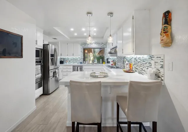 Listing Photo 4 - Condo for sale in building located at 99 Camino Arroyo S, Palm Desert, CA 92260