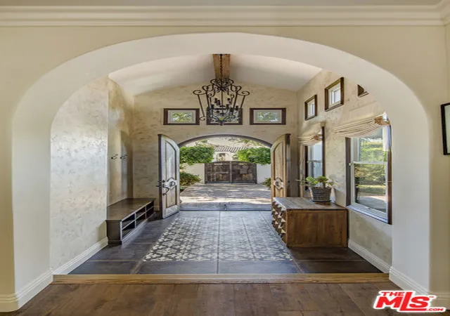 Photo 3 of Single family home for sale at 1000 S Citrus Ave, Los Angeles, CA 90019 | MLS# 26830749 | Listing updated on 2026-06-25