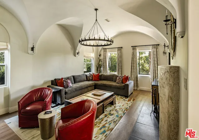 Photo 4 of Single family home for sale at 1000 S Citrus Ave, Los Angeles, CA 90019 | MLS# 26830749 | Listing updated on 2026-06-25