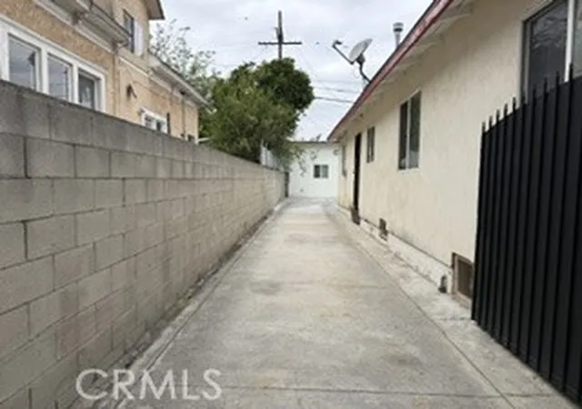 Listing Photo 5 - Condo for sale in building located at 6121 Miles Ave, Huntington Park, CA 90255 - Unit #2