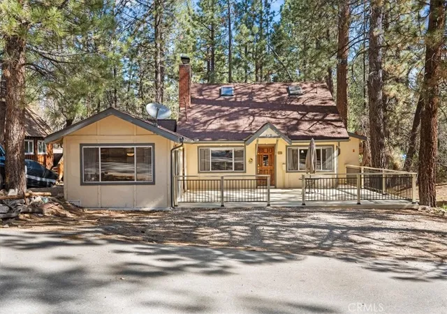Photo 3 of Single family home for sale at 41490 Oak St, Big Bear Lake, CA 92315 | MLS# CV26105623 | Listing updated on 2026-09-05
