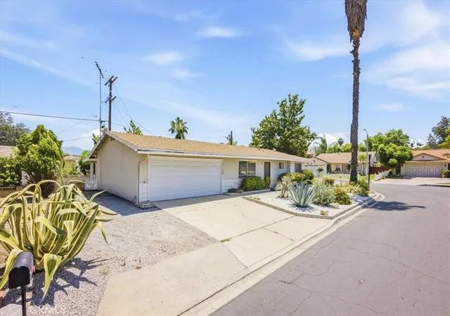 Homes for sale in Hemet, CA | 26124 New Chicago, Hemet, CA 92544 | MLS# IV26104157