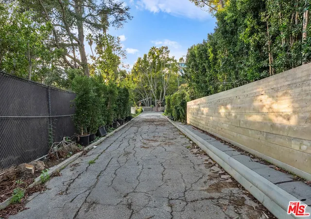 2nd image of 1185 Angelo Dr, Beverly Hills, CA 90210 | MLS# 26834437