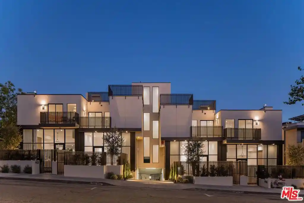 Photo 1 of Condo for sale at 924 N W Knoll Dr, West Hollywood, CA 90069 | MLS# 26834397 | Listing updated on 2026-10-29