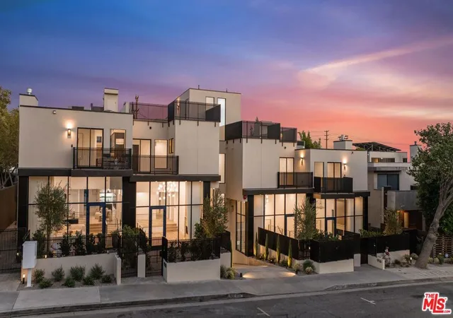 Photo 2 of Condo for sale at 924 N W Knoll Dr, West Hollywood, CA 90069 | MLS# 26834397 | Listing updated on 2026-10-01