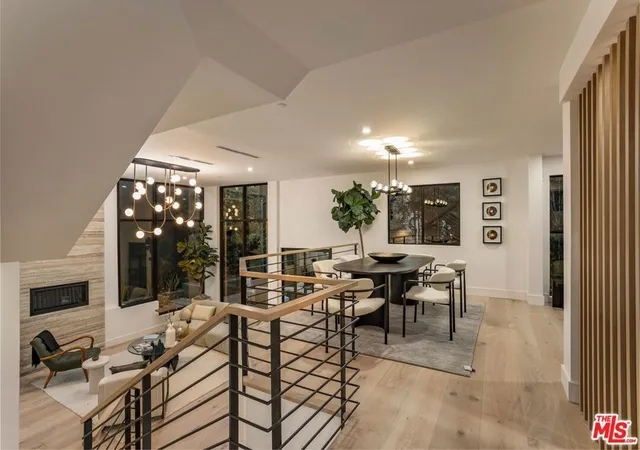 Listing Photo 4 - Condo for sale in building located at 924 N W Knl Dr, West Hollywood, CA 90069