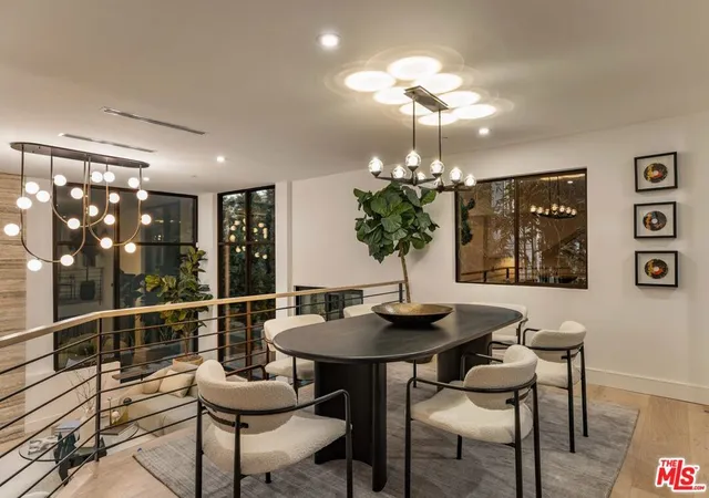 Listing Photo 5 - Condo for sale in building located at 924 N W Knl Dr, West Hollywood, CA 90069