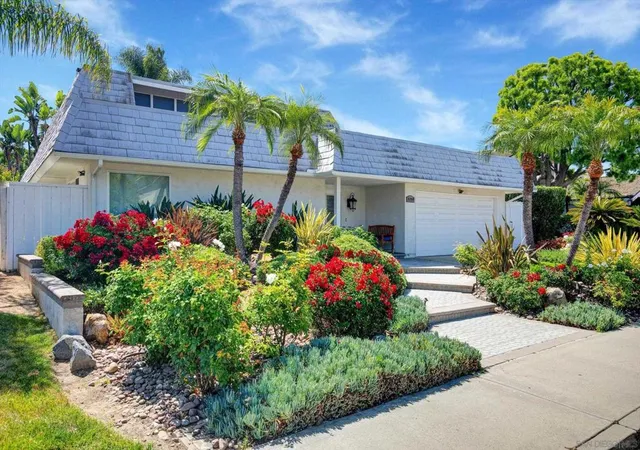 Homes for sale in Rancho Santa Fe, CA | 15969 Via De Las Palmas, Rancho Santa Fe, CA 92091 | MLS# 260011777SD