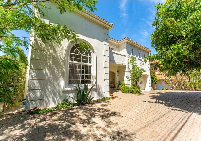 Homes for sale in Calabasas, CA | 23665 Summit, Calabasas, CA 91302 | MLS# SR26105411