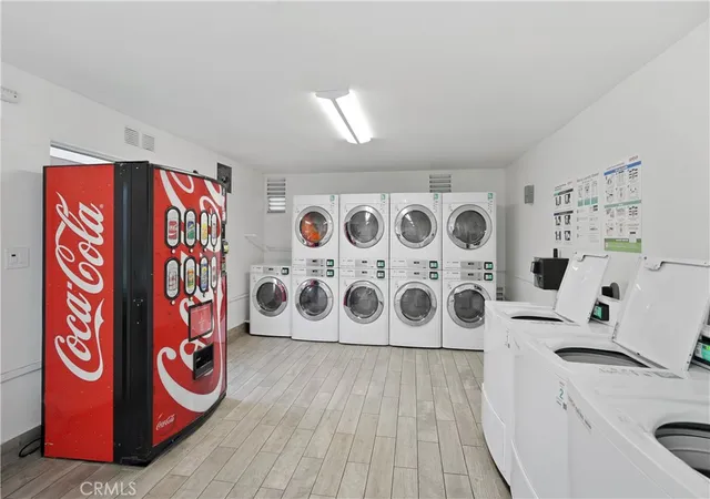 2nd image of 801 S Lyon, Santa Ana, CA 92705