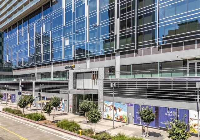1st image of 877 Francisco St #819, Los Angeles, CA 90017 | MLS# DW26102403