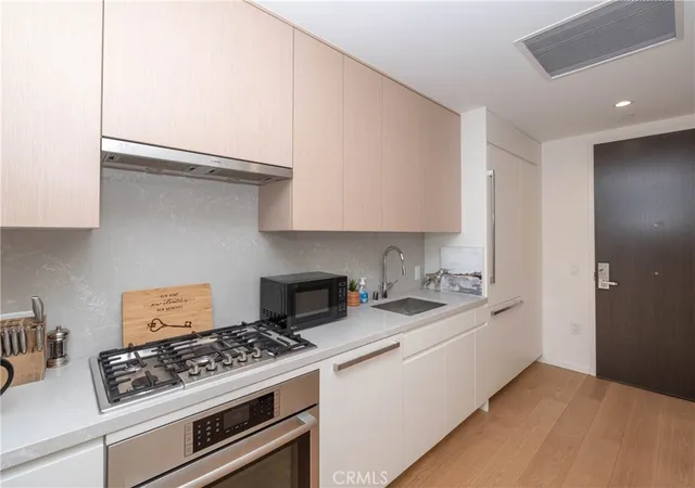 4th image of 877 Francisco St #819, Los Angeles, CA 90017 | MLS# DW26102403