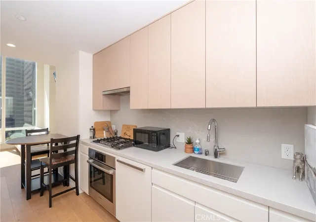 5th image of 877 Francisco St #819, Los Angeles, CA 90017 | MLS# DW26102403