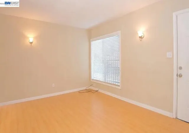 Listing Photo 5 - Condo for sale in building located at 3309 64th Ave, Oakland, CA 94605