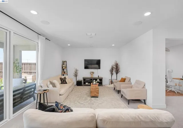 Photo 3 of Single family home for sale at 3098 Mulholland Dr, Lathrop, CA 95330 | MLS# 41134836 | Listing updated on 2026-06-16