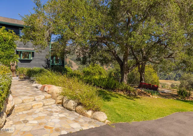 Photo 4 of Single family home for sale at 10622 Encino Dr, Oak View, CA 93022 | MLS# V1-36439 | Listing updated on 2026-06-17