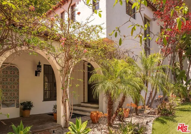 Photo 4 of Single family home for sale at 1135 Sunset Vale Ave, West Hollywood, CA 90069 | MLS# 26834409 | Listing updated on 2026-05-29