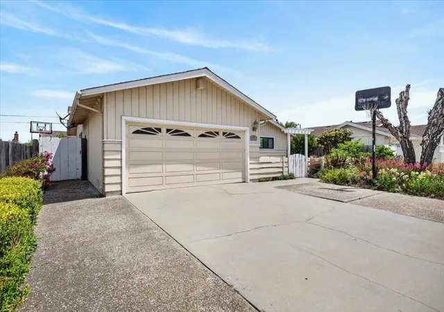 Homes for sale in Salinas, CA | 251 La Mesa Dr, Salinas, CA 93901 | MLS# ML82047430