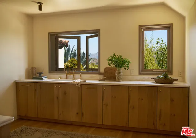 5th image of 6911 Los Tilos Rd, Los Angeles, CA 90068 | MLS# 26830705