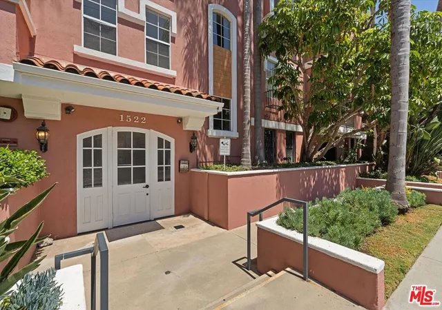 Homes for sale in Los Angeles, CA | 1522 S Saltair Ave #206, Los Angeles, CA 90025 | MLS# 26834193
