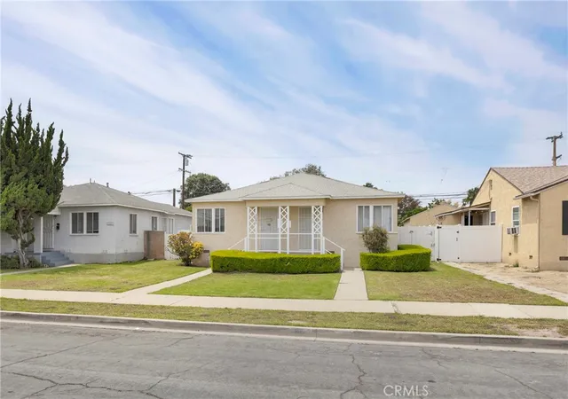 Photo 3 of House for sale at 3581 Cherry, Long Beach, CA 90807 | MLS# PW26106282 | Listing updated on 2026-10-06