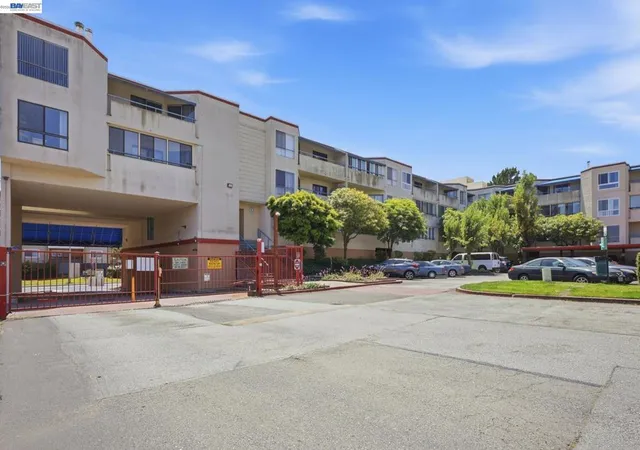 Homes for sale in Daly City, CA | 1551 Southgate Ave, Daly City, CA 94015 | Houzeo