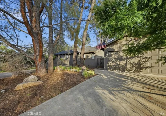 Photo 3 of Single family home for sale at 9845 Siskiyou Ct, Kelseyville, CA 95451 | MLS# LC26105790 | Listing updated on 2026-05-16