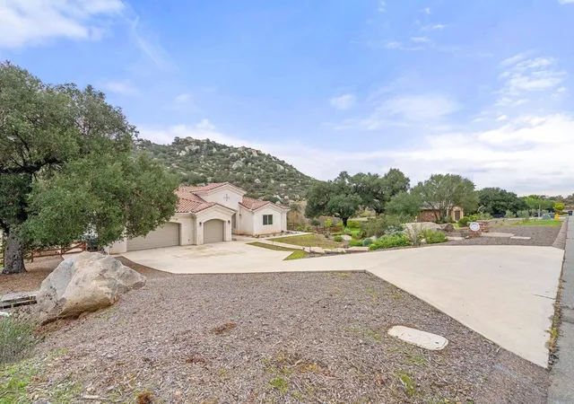 5th image of 10616 Via Tiglio, Lakeside, CA 92040 | MLS# 260011871SD