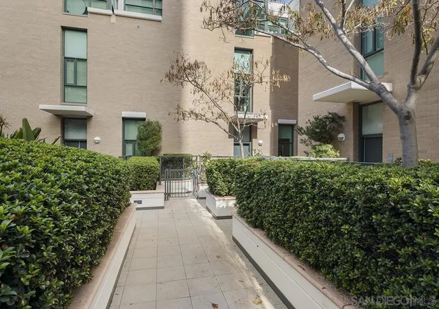 Listing Photo 2 - Condo for sale in building located at 325 7Th Ave, San Diego, CA 92101 - Unit #211
