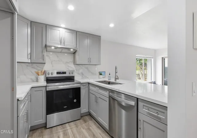 Listing Photo 4 - Condo for sale in building located at 3107 Harbor Blvd, Oxnard, CA 93035