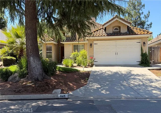 2nd image of 1145 E Woodhaven Ln, Fresno, CA 93720 | MLS# AR26106094