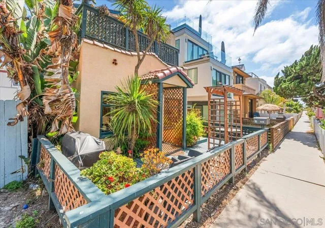 3rd image of 751 Yarmouth Court, San Diego, CA 92109 | MLS# 260011888SD