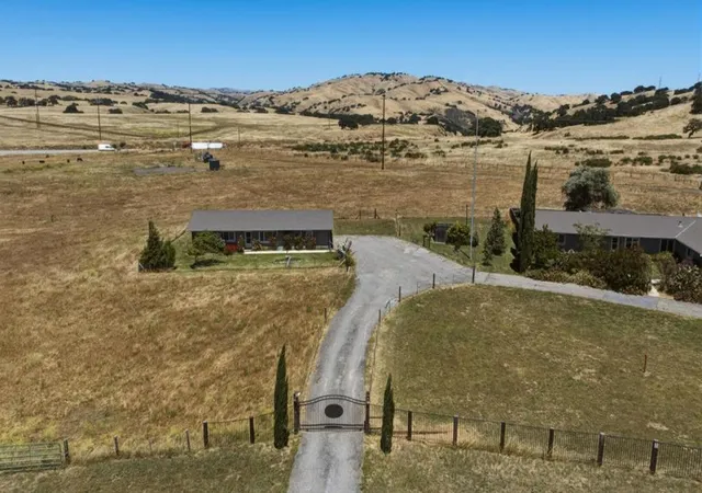 2nd image of 38780 Dinosaur Point Rd, Hollister, CA 95023 | MLS# ML82047530