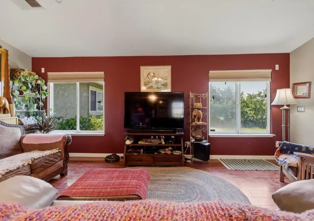 4th image of 38780 Dinosaur Point Rd, Hollister, CA 95023 | MLS# ML82047530