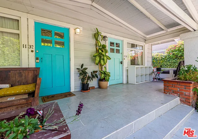 2nd image of 1130 N Beachwood Dr, Los Angeles, CA 90038 | MLS# 26833741
