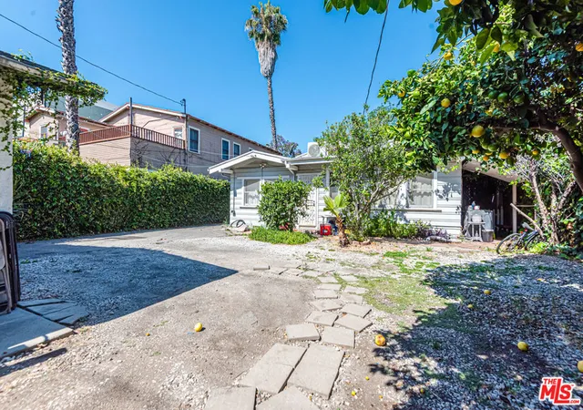 5th image of 1130 N Beachwood Dr, Los Angeles, CA 90038 | MLS# 26833741