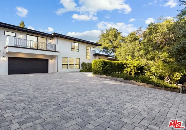Photo 3 of Mansion for sale at 17401 Rancho St, Encino, CA 91316 | MLS# 26834909 | Listing updated on 2026-10-09