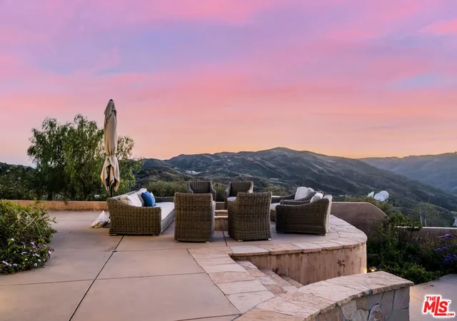 Photo 2 of Sale Pending at 33310 Hassted Dr, Malibu, CA 90265 | MLS# 26834617 | Listing updated on 2026-10-27