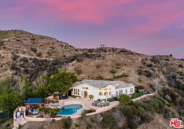 Photo 3 of Sale Pending at 33310 Hassted Dr, Malibu, CA 90265 | MLS# 26834617 | Listing updated on 2026-10-27