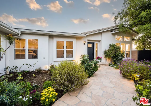 Photo 4 of Sale Pending at 33310 Hassted Dr, Malibu, CA 90265 | MLS# 26834617 | Listing updated on 2026-10-27