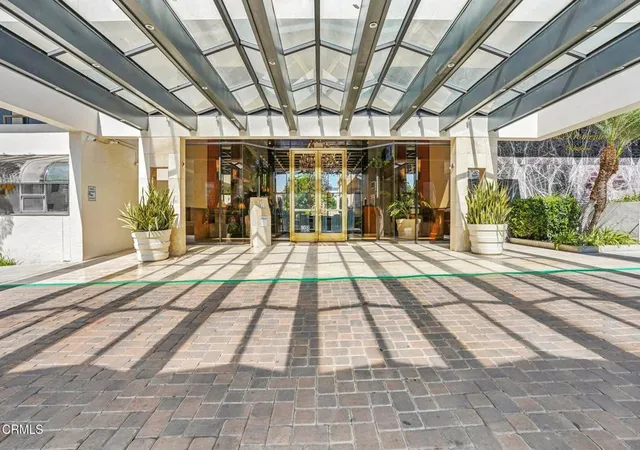 1st image of 121 S Hope St #408, Los Angeles, CA 90012 | MLS# P1-27188