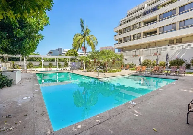 2nd image of The Promenade, Los Angeles, CA 90012
