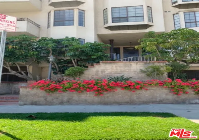 2nd image of 4707 Willis Ave #110, Sherman Oaks, CA 91403 | MLS# 26834953