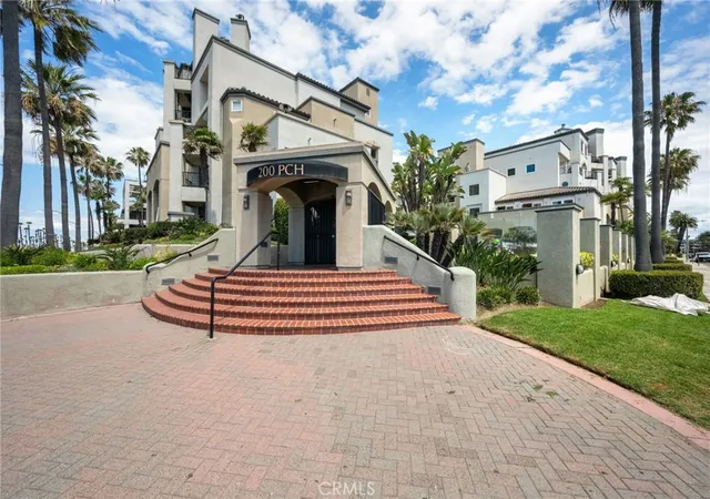 Photo 2 of Condo for sale at 200 Pacific Coast #M-9, Huntington Beach, CA 92648 | MLS# OC26106612 | Listing updated on 2026-10-01