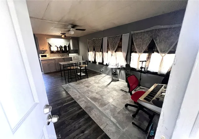 2nd image of 22325 Us Hwy 18 #33, Apple Valley, CA 92308 | MLS# HD26106660