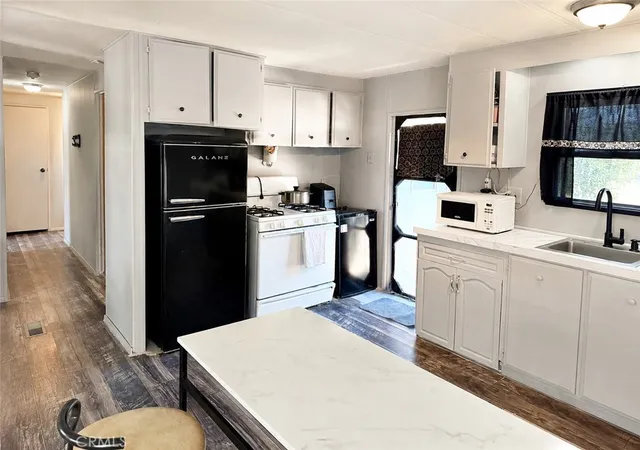 4th image of 22325 Us Hwy 18 #33, Apple Valley, CA 92308 | MLS# HD26106660