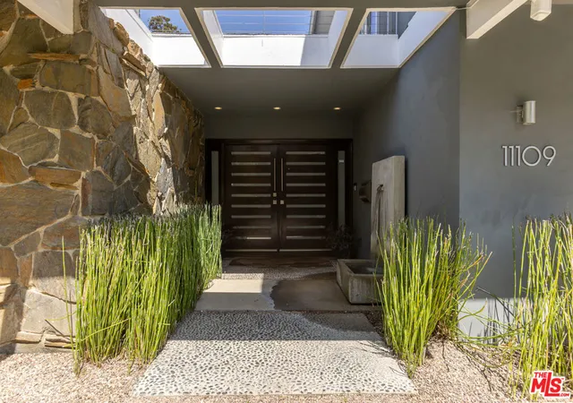 2nd image of 11109 Dona Pegita Dr, Studio City, CA 91604 | MLS# 26833883