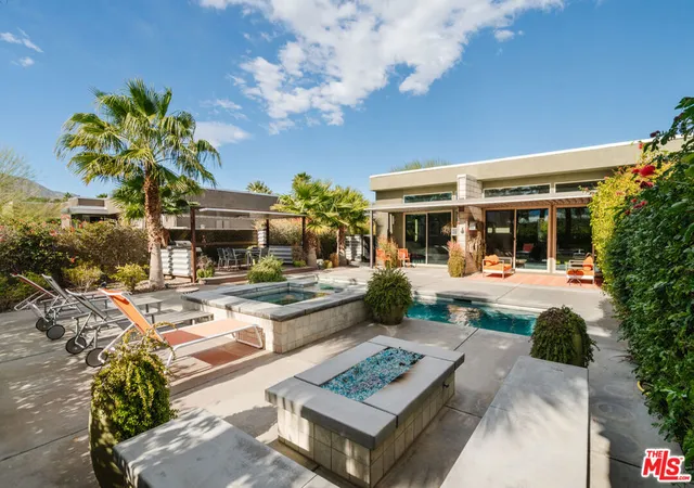 1st image of 1096 Lucent Ct, Palm Springs, CA 92262 | MLS# 26833223