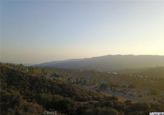 11th image of 27 Sister Elsie Dr, Tujunga, CA 91042 | MLS# HD26106830