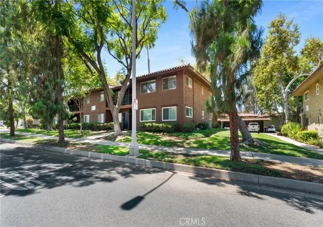 Photo 3 of Condo for sale at 1598 Border Ave #H, Corona, CA 92882 | MLS# IG26106845 | Listing updated on 2026-09-23